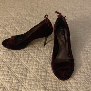 Richard Tyler burgundy crushed-velvet open-toe pump. Corset back. Super sexy.